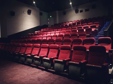 La struttura di sedili della lega di alluminio del teatro commerciale su ordinazione conveniente mantiene